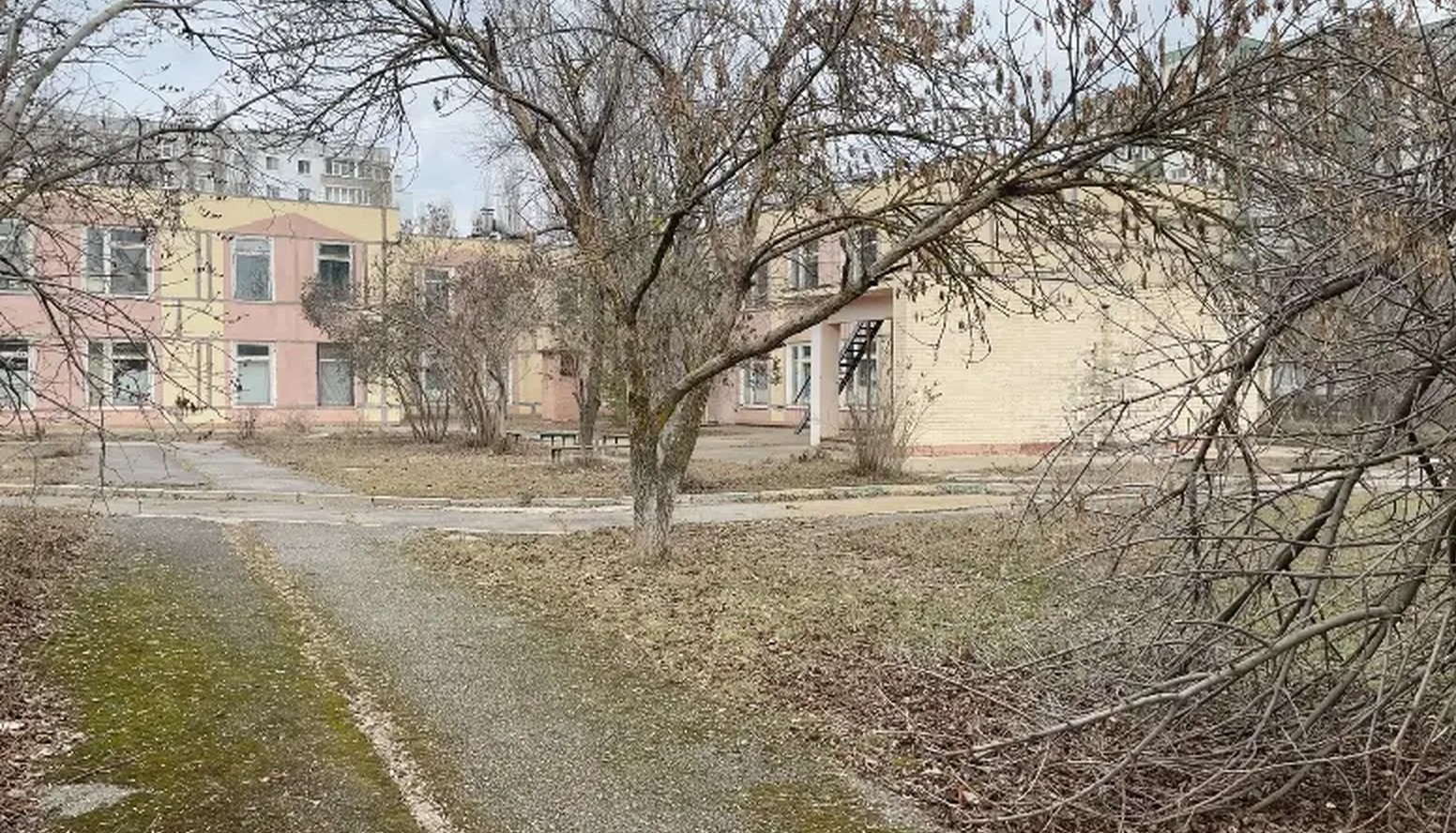 Капитальный ремонт здания на Октябрьском шоссе, 33 («Теремок»)